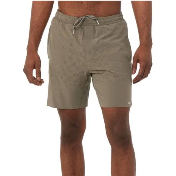 ALO YOGA7" Traction Short - Olive Branch